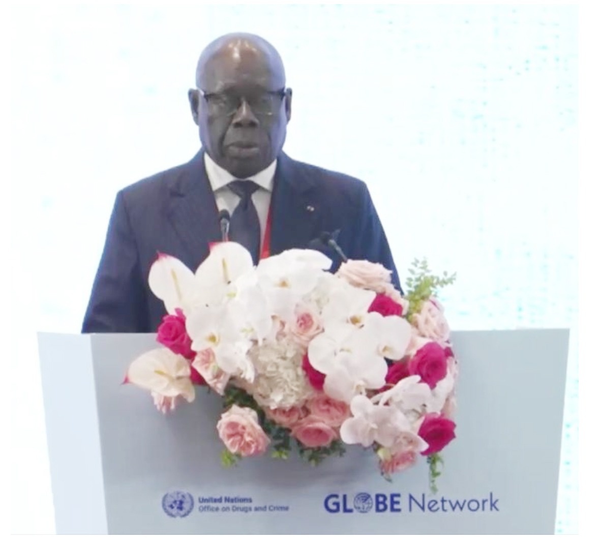 Emmanuel OLLITA ONDONGO, Président de la Haute autorité de lutte contre la corruption livrant sa communication