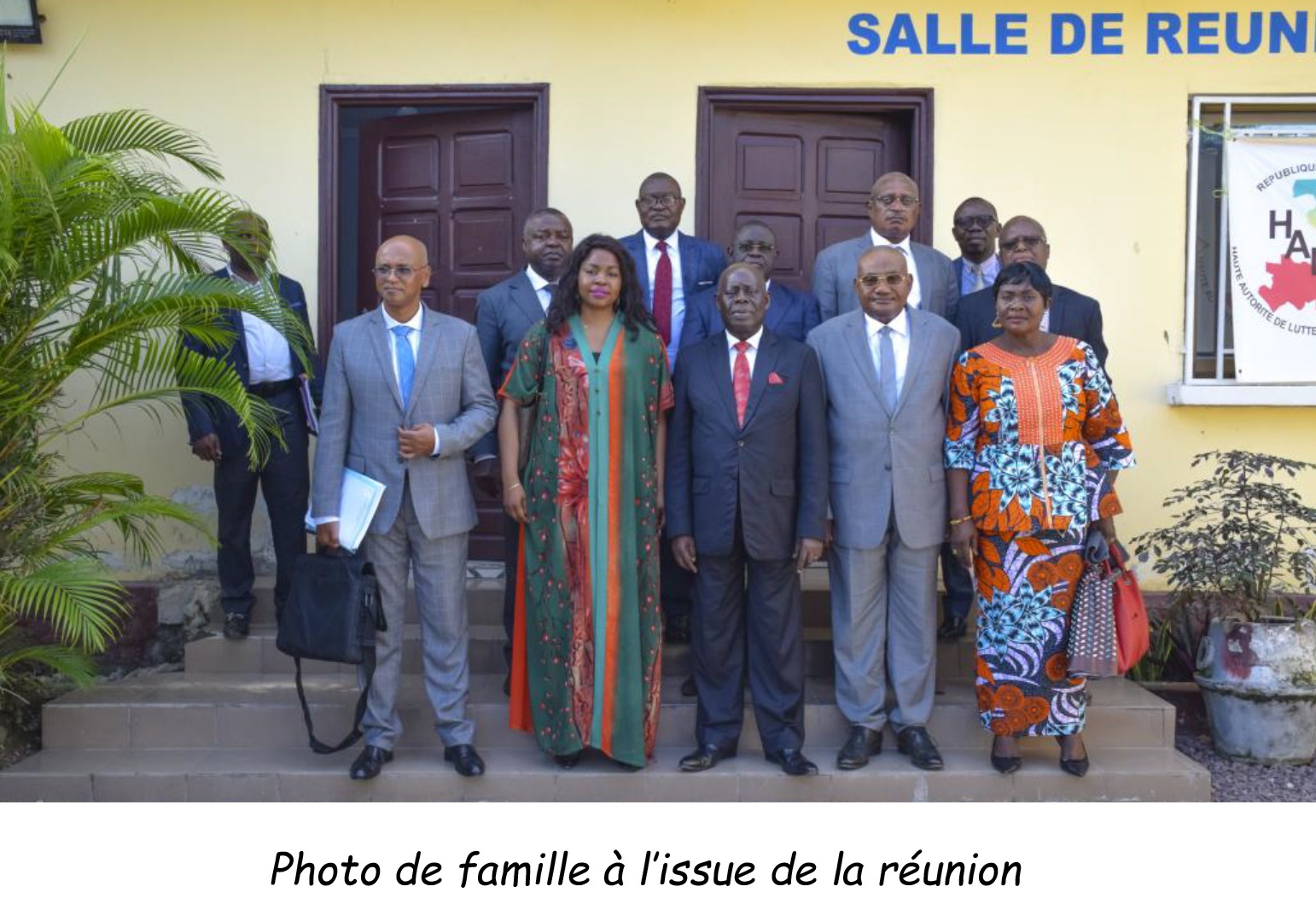 Photo de famille à l’issue de la réunion