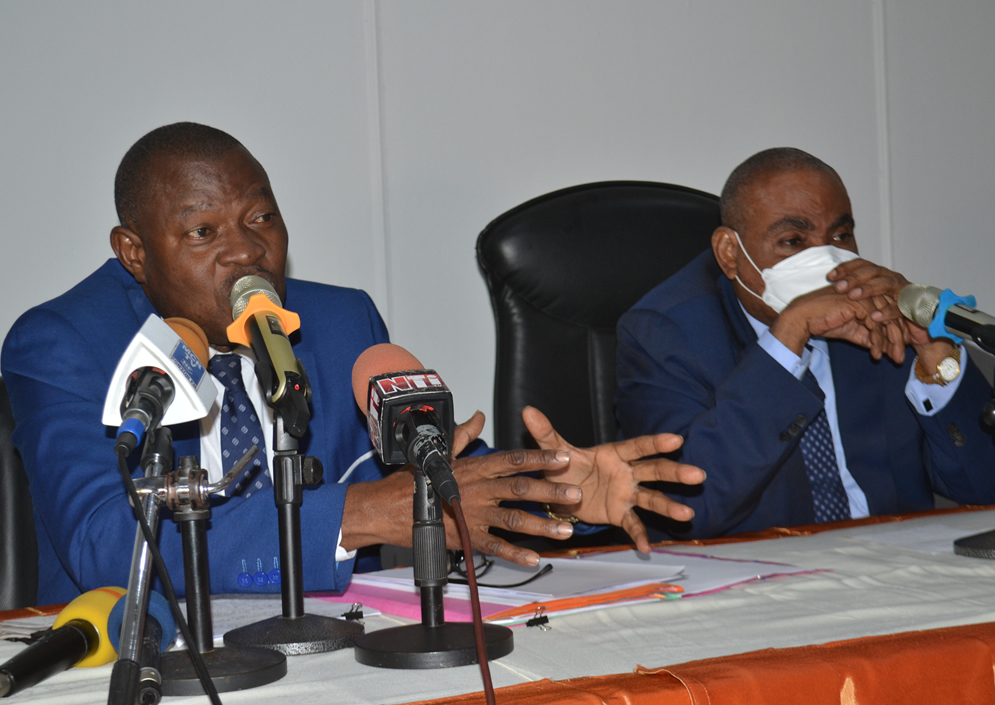 Le chef de Département de la Prévention, la Sensibilisation et de la Communication répondant aux questions