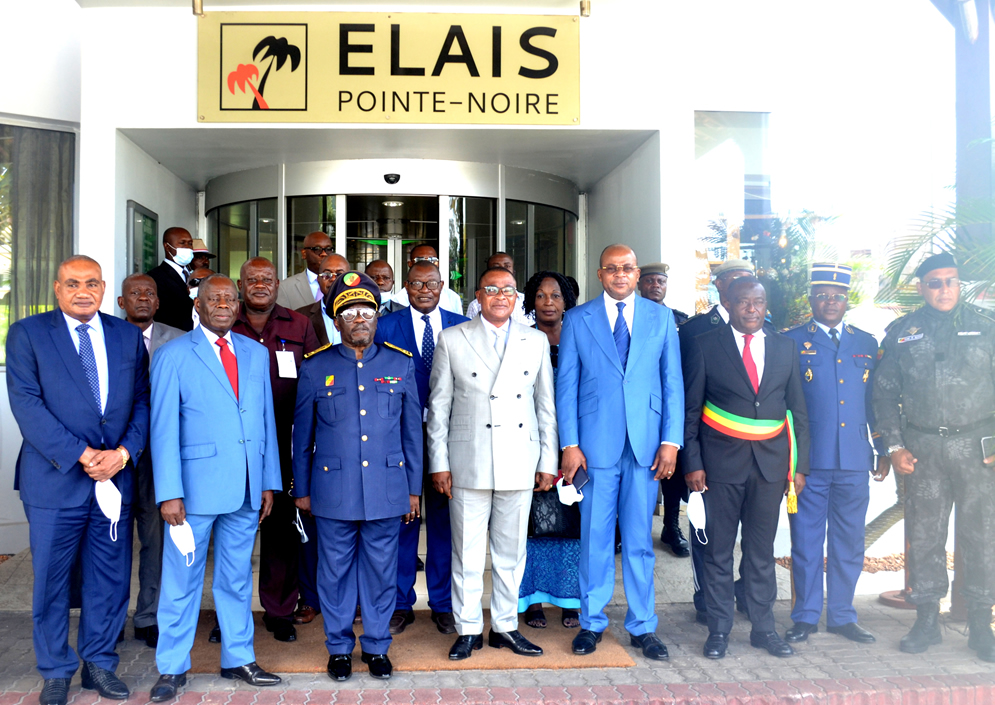 Photo de famille des officiels